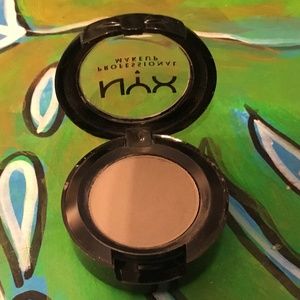 NYX EYESHADOW SINGLE. COLOR SOS LIGHT GRAY